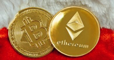 Bitcoin ETFs See $226 Million Outflows While Ethereum Gains $130 Million – Signs Of Coming Altseason?