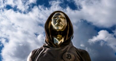 Bitcoin Boom Pushes Satoshi Nakamoto Into Top 11 Wealthiest, At Nearly $130  Billion