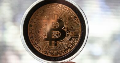 Is Saylor’s Bitcoin Strategy A ‘Fraud’? Schiff Wants A Live Debate To Prove It