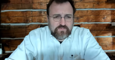 Hoskinson Blasts Ripple CEO Garlinghouse In Fresh Public Rant