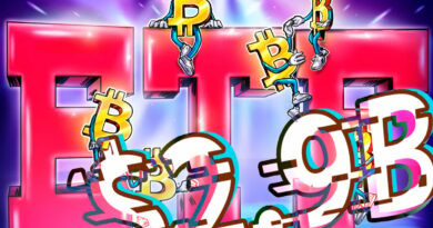 Spot Bitcoin ETF outflows total $2.9B as BTC price drops to new 2026 low