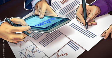 Coinbase shares slide on $400M Q1 loss, revenue miss