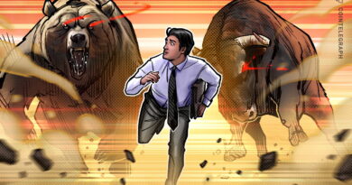 Bitcoin traders expect new lows but data cautions against overly bearish bias