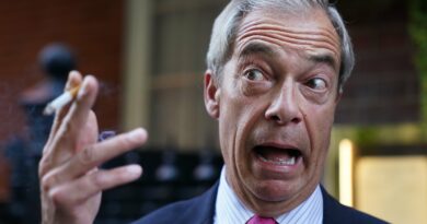 Crypto Billionaires Rally Behind Nigel Farage As Political Stakes Rise
