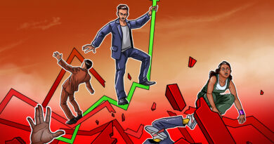 SOL reclaims $72, but onchain data flags weakening momentum
